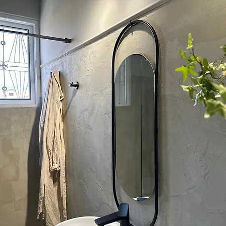 The Lassis 15 House *