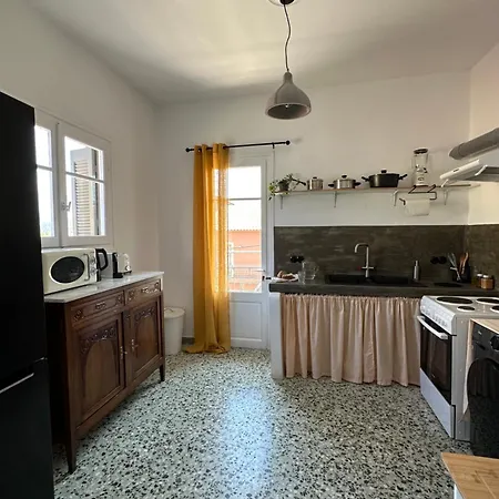 The Lassis 15 House *