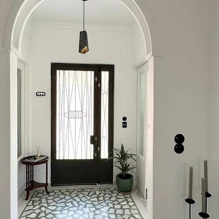 The Lassis 15 House *