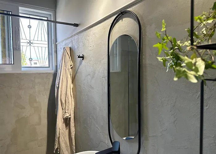 The Lassis 15 House *