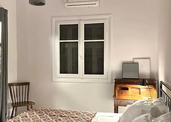 The Lassis 15 House *