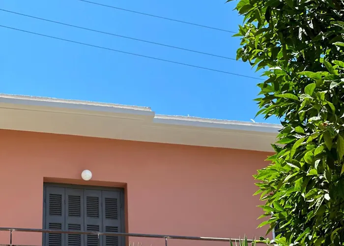 The Lassis 15 House *